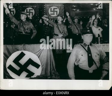 Sept. 09, 1932 - Hitler im Sportpalast in Berlin salutierte Links ist Prinz Augus Wilchelm Kalseis die Dt. Freck Stockfoto