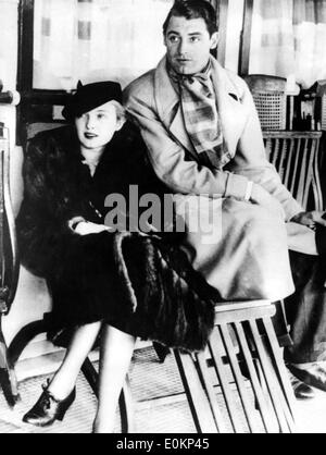 Schauspieler Cary Grant mit seiner Frau Virginia Cherrill in Los Angeles Stockfoto