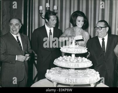 4. April 1944 - Rom, 26. Juni 1964 Sophia Loren und Marcello Mastrolanni die Hauptakteure in '' Ehe Italian Style'' Stockfoto