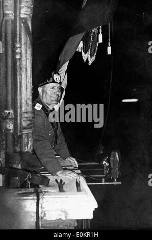 Diktator Benito Mussolini Adressierung der Masse vom Palazzo Venetia Balkon Stockfoto