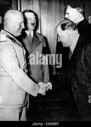 Adolf Hitler, Mussolini und Edoard Daladier treffen, um das Münchner Abkommen unterzeichnen Stockfoto