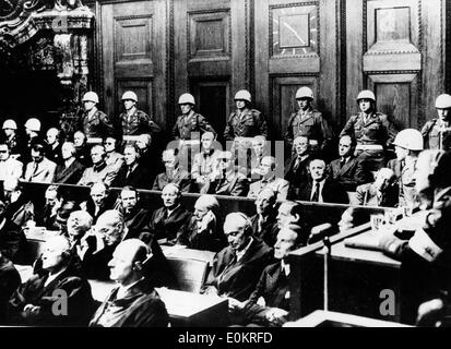 Einige der führenden Nazis gesehen sitzt auf der Anklagebank in Nürnberg während der letzten Sitzung des größten Krieges Studie in der Geschichte Stockfoto