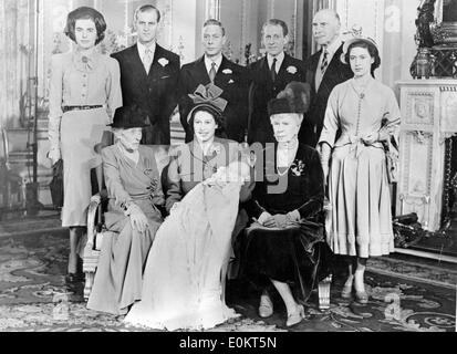 Mitglieder der königlichen Familie Windsor zusammen mit König Haakon VII. Stockfoto