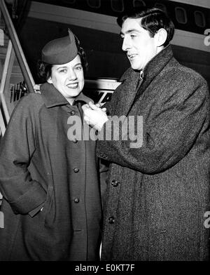 1. Januar 1950 - Datei Foto: um 1950, Ort unbekannt. Olympischer Läufer RON DELANEY, rechts, von Irland. An Stockfoto