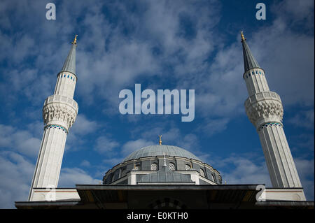 Berlin, Deutschland. 14. Mai 2014. Die Sehitlik Moschee am Columbiadamm in Berlin, Deutschland, 14. Mai 2014. Foto: MAJA HITIJ/Dpa/Alamy Live News Stockfoto