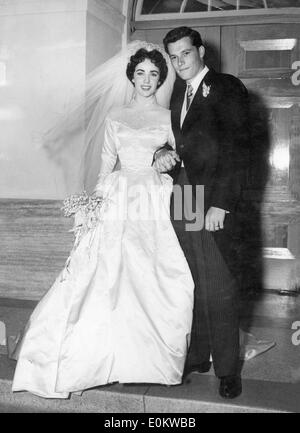 Elizabeth Taylor und Conrad Hilton bei ihrer Hochzeitsfeier Stockfoto