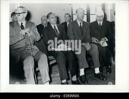 4. August 1950 - Prozess gegen deutsche vor den französischen Militärgerichts Reuilly. Wie berichtet, Arbeiter bei der Firma Rosenberg (im Bild von links nach rechts) Georg Ebert, Gerhard Utikal, Bruno Lohse und Artur Pfanistel, werden beschuldigt, französische Kunstschätze auf Geheiß der deutschen Regierung während der Besatzung auszurauben. Stockfoto