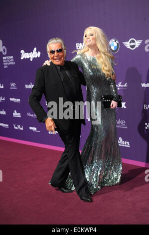 Berlin, Deutschland. 15. Mai 2014. Mode-Designer Roberto Cavalli und Mirja Du Mont kümmern sich um den deutschen Duft Awards 2014 in Berlin, Deutschland. Am 15. Mai 2014. / Allianz Credit Bild: Dpa picture-Alliance/Alamy Live News Stockfoto