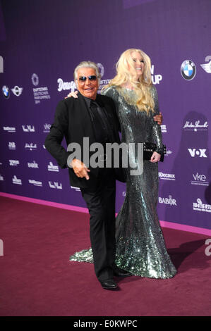 Berlin, Deutschland. 15. Mai 2014. Mode-Designer Roberto Cavalli und Mirja Du Mont kümmern sich um den deutschen Duft Awards 2014 in Berlin, Deutschland. Am 15. Mai 2014. / Allianz Credit Bild: Dpa picture-Alliance/Alamy Live News Stockfoto