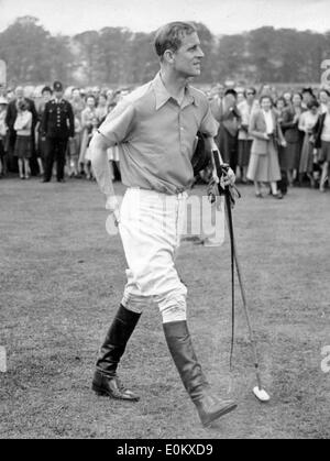 Prinz Philip spielt in einem Polospiel Stockfoto