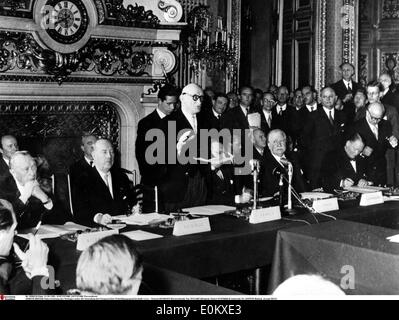 Unterzeichnung des Vertrags über die Europäische Verteidigungsgemeinschaft Stockfoto