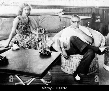 Aristotle Onassis und Frau Athina Livanos auf yacht Stockfoto