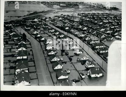 2. Februar 1953 - Bild aus der Luft: neueste Flut Szenen aus Canvey Island Häuser und Wasser. Foto zeigt die Szene heute aus Stockfoto