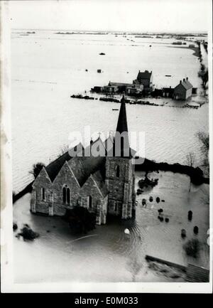 2. Februar 1953 - neueste Flut Szenen aus Essex.: Fäulnis Kirche von Wasser umgeben: Fotoshows umgeben von Wasser für viele Meilen, wenn Fäulnis Kirche - heute Nachmittag. Die Insel der Fäulnis soll jetzt komplett Evecuated werden. Stockfoto