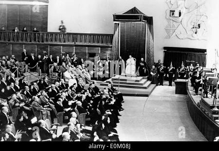 Papst Pius XII besucht ein Konzert in seinem Palast Stockfoto