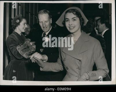 1. Januar 1953 - 1.600 Gäste bei Hochzeit des Grafen von Dalkeith:1, kamen 600 Gäste die Hochzeit gestern in St. Giles Cathedral in Edinburgh, der Earl Of Dalkeith, und Miss Jane McNeill. HM die Königin, der Herzog von Edinburgh und Prinzessin Margaret gehörten zu den Gästen. Foto zeigt die Braut und Bräutigam gesehen verlassen den Empfang gestern Abend. Stockfoto