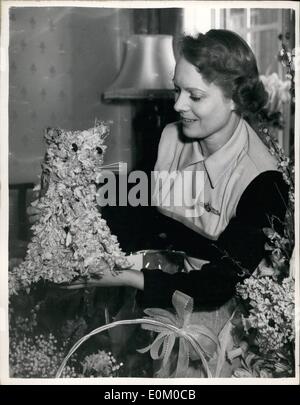 2. Februar 1953 - Blumen für eine Hauptdarstellerin. Anna Neagle denkt '' Premiere sind ihre Ribelmais '': Sen und Bühne star Anna Neagle Stockfoto