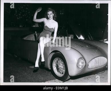 3. März 1953 - importieren International Motor Sports Show öffnet New York Moana Holt Srapes der italienischen Oimitlia Auto bei der Eröffnung Stockfoto