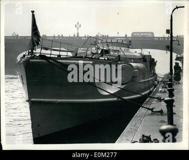 3. März 1953 - erster Lord der Admiralität Marine Start in Westminster - inspiziert und wird an Land geleitet.: The ET. Hon J.P.L Thomas, erster Lord der Admiralität Vormittag geprüft H.M.S.F.P.B 5212 - Naval starten am Westminster Pier. Foto zeigt die H.M.S. F.P.B. 5212 Naval Launch - nachdem es von dem ersten Lord der Admiralität heute Morgen inspiziert hatte. Stockfoto