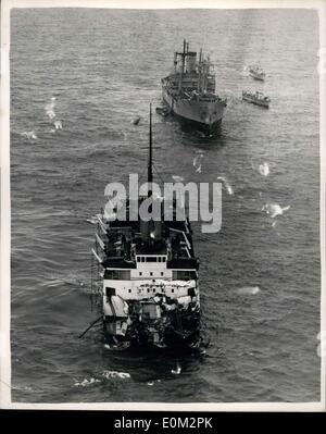 6. Mai 1953 - Schiff w 507 an Bord schneiden in zwei Absturz.: The British Railways Dampfer Duke of York, 4190 Tonnen mit 437 Passivfahrer Stockfoto