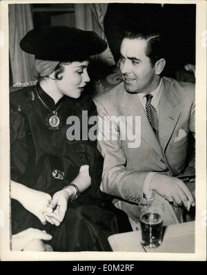 11. Mai 1953 - Pressekonferenz Tyrome macht und Draht Linda Christian Hold in Rom. Foto zeigt Bildschirm Sterne Tyrone Power mit seiner Frau Linda Christian während der Pressekonferenz, die sie vor kurzem in Rom statt gesehen Stockfoto