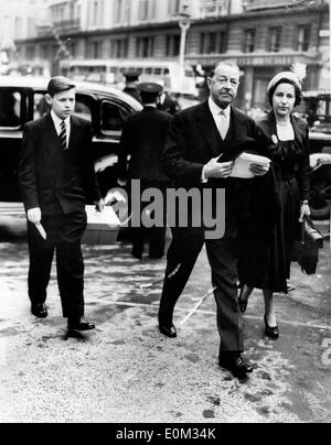 Harold Alexander besucht Krönung in der Westminster Abbey Stockfoto