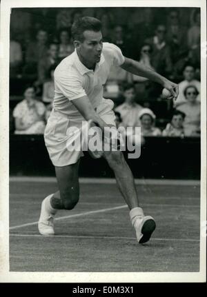 6. Juni 1953 - Lawn Tennis Championships in Wimbledon: Fotoshows. G. Mulloy (USA). im Kampf gegen A. Huber (Österreich), in Wimbledon heute. Stockfoto