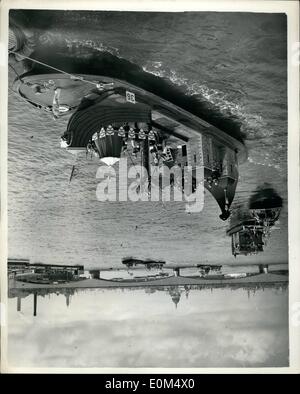 7. Juli 1953 - CORONATICH Festzug der Fluss THAEF... VIET VON HUNGER FORD BRÜCKE... '' UNTERZEICHNUNG DER MAGNA CARTA'' FOTO S Stockfoto