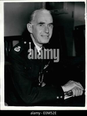 8. August 1953 - neue Kommissar der Metropolitan Police.: Sir John Nott-Power, Deputy Commissioner der Metropolitan Police wurde in der Nachfolge Sir Harold Scott zum Kommissar ernannt. Die Königin hat die Empfehlung der Innenminister genehmigt. Sir John wird der Termin am 13. August antreten. Foto zeigt, dass Sir John Nott-Laube bei Scotland Yard heute Abend fotografiert. Stockfoto