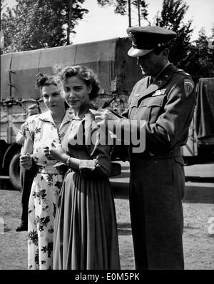 Schauspieler Gregory Peck am Set von "Mann in der Nacht" Stockfoto