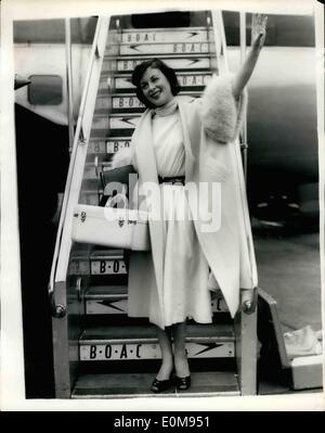4. April 1954 - kommt Hollywood Filmstar. Constance Smith. Hollywood-Star, Constance Smith, ist heute in London am Flughafen angekommen. Stockfoto