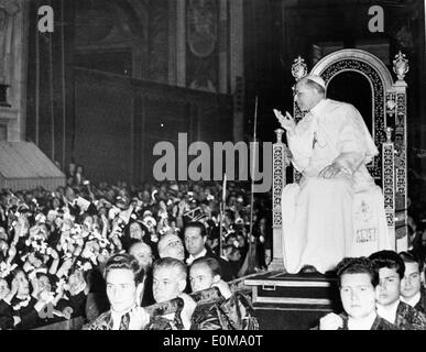 Papst Pius XII erfolgt im Zustand am St.-Petri Dom Stockfoto