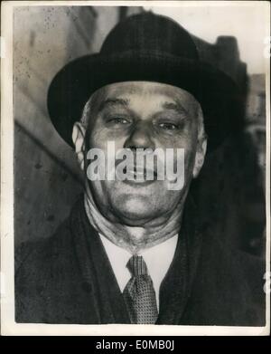 7. Juli 1954 - besucht Vladimir Petrov dritte Anhörung der Royal Commission On Spionage In Australien. Vladimir Mikhailovitch Petrov in der ehemaligen Dritter Sekretär an der sowjetischen Botschaft in Melbourne hatte seinen ersten öffentlichen Auftritt seit in Australien politisches Asyl gewährt wird. Petrov und seine Frau - die auch politisches Asyl gewährt wurde - habe eine Reihe von Angaben zur Bedienung in der ganzen Welt der sowjetischen Spion System - bei der Royal Commission on Spionage in Australien - das Mr W.J.V Windeyer (QC) vor dem High Court of Australia in Melborne durchgeführt wird Stockfoto