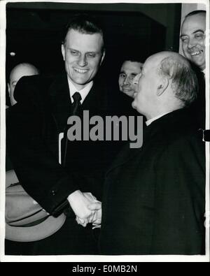 Mai 05, 1954-120.000 Pack Wembley für Billy Graham Kreuzzug Abschlusstreffen: eine riesige Menge von 120.000 zum Wembley-Stadion ging gestern Abend, um Billy Graham, der amerikanische Evangelist während der letzten Sitzung des seine drei Monate mehr London Kreuzzug zu hören. Foto zeigt Evangelist Billy Graham und Dr. Fisher, der Erzbischof von Canterbury, schütteln Hände im Wembley-Stadion gestern Abend. Stockfoto