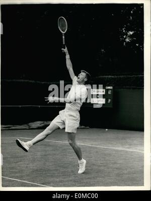 6. Juni 1954 - Wimbledon-First Day Shea (USA) V Hannam (GB) g.j. Shea, der Newcomer aus den USA, im Spiel gegen c.w. Hannam (Großbritannien) während ihres Spiels in Wimbledon heute. Stockfoto