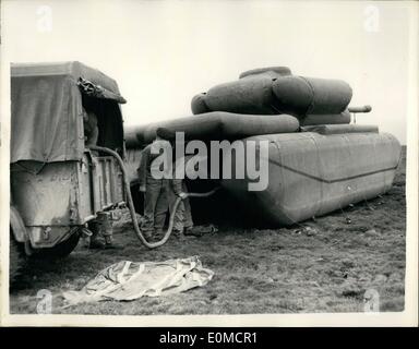 Sept. 08, 1954 - 09.08.54 56. London Armoured Division Übung durchführen. Ein Kautschuk Aufpumpen Panzer Ã ¢ â'¬â €œ einige 12.000 Männer Stockfoto