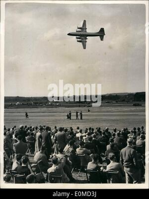 Sept. 09, 1954 - Farnborough Air Show. Die Britannia im Flug. Foto zeigt:-Großbritanniens größte Passagierflugzeug, The Bristol Britannia Stockfoto