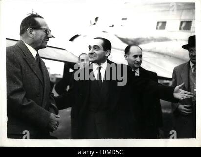 Sept. 09, 1954 - Herr Mendes-France kommt mit dem Flugzeug für neun-Mächte-Konferenz am deutschen Wiederbewaffnung: Foto zeigt Herr Mendes-France, Stockfoto