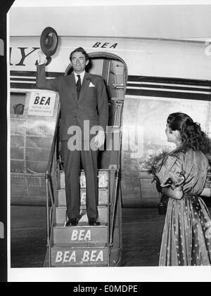 Schauspieler Gregory Peck in Berlin angekommen, "Night People" zu schießen Stockfoto