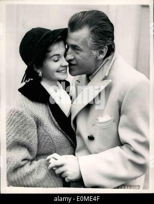 11. November 1954 - Stewart Granger ankommt: Berühmte Filmstar, Stewart Granger am Flughafen London Vormittag - ankamen, um Co-star mit seiner Frau Jean Simmons in dem neuen Film '' Deadlock''. Jean Simmons wurde am Flughafen, um ihn zu treffen. Foto zeigt Jean Simmons grüßen Ehemann Stewart Granger, wenn sie ihn nicht am Flughafen heute. Stockfoto