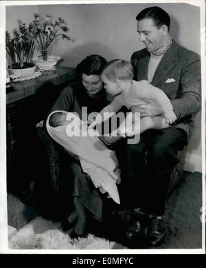 1. Januar 1955 - Norman Weisheit und Familie: Phot zeigt berühmte Komiker Norman Wisdom, mit seiner Frau und Sohn Nicholas und neue Tochter Jacqueline, Barnet Zuhause fotografiert. Stockfoto