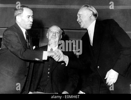 Dr. Konrad Adenauer trifft Antoine Pinay auf NATO-treffen Stockfoto