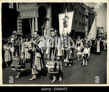 17. Juli 1955 - jährliche Prozession zu Ehren der Muttergottes von Karmel - Kardinal Spaziergänge in einer Prozession: Kardinal Griffin ging Stockfoto