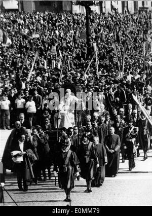 Papst Pius XII auf seinem Weg zum katholischen Sportler ansprechen Stockfoto