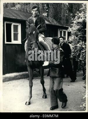 17. Oktober 1955 - 17.10.55 Kapitän Townsend geht wieder reiten. Group Captain Townsend verbrachte das Wochenende in Allanbay Lodge, Binfield, Berks, mit Prinzessin Margaret ging heute Morgen wieder im Billingbare Park, zwei Meilen Entfernung reiten. Keystone-Foto zeigt: Captain Townsend gesehen, wie er für einen Galopp reiten im Billingbare Park heute Morgen beginnt. Stockfoto