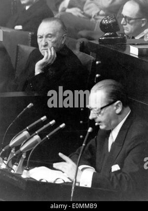 Bundeskanzler Konrad Adenauer besucht Parlament Stockfoto