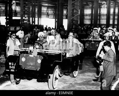 Ministerpräsidenten Nikita Chruschtschow im indischen Lokomotivfabrik Stockfoto