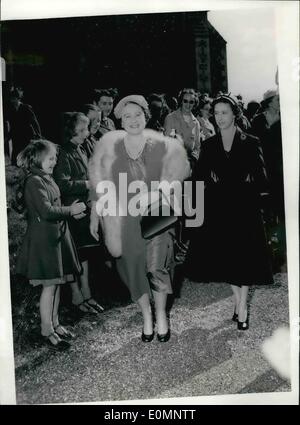 4. April 1956 - Royalty besucht Hochzeit; Die Hochzeit fand heute in St. Withburga Kirche, Holkham, Norfolk, zwischen Lady Stockfoto