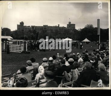 5. Mai 1956 - Royal Windsor Horse Show. Kabelbaum Horse Championships. Foto zeigt: Ansicht General während des Finales des Kabelbaums Stockfoto