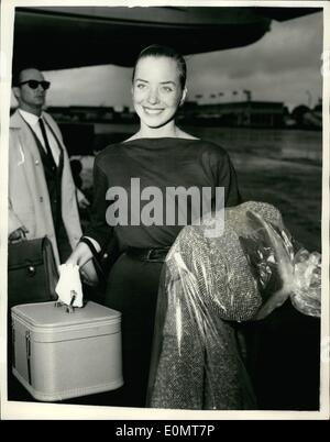 8. August 1956 - kommt American Ballet Theatre. Das American Ballet Theatre von New York City in London Flughafen ist heute angekommen, um eine ausgedehnte Tournee durch Europa und dem Nahen Osten zu beginnen. Während des Unternehmens zweiwöchigen Londoner Saison - werden vom 20. August bis 1. September - ein Repertoire von 14 Ballette präsentiert. Die Firma, die zuletzt in Großbritannien im Jahr 1953 durchgeführt, erscheint unter der Schirmherrschaft der American National Theatre Academy, und nachdem seine Londoner Saison verlässt für den Kontinent und dem Nahen Osten, wo sie 13 Länder zu besuchen Stockfoto